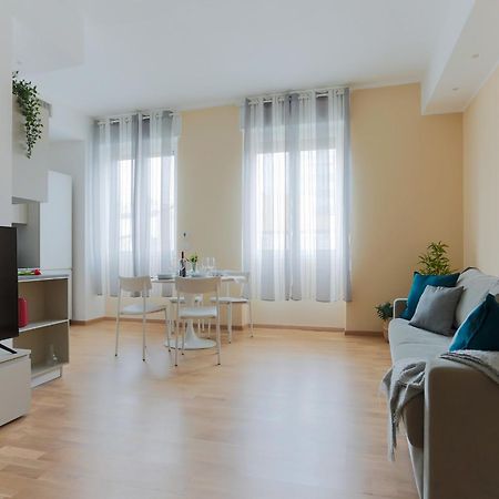 The Best Rent - Bright One-Bedroom Apartment In Corso Vittorio Emanuele II Милан Экстерьер фото