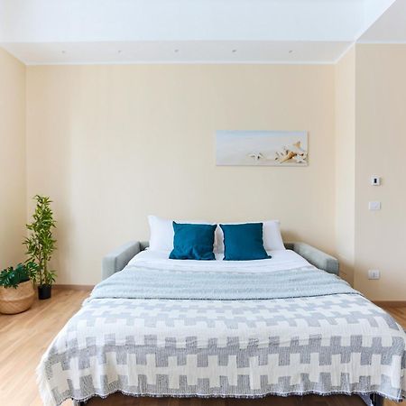 The Best Rent - Bright One-Bedroom Apartment In Corso Vittorio Emanuele II Милан Экстерьер фото